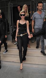 Miley Cyrus feet photo thumbnail