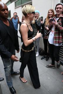 Miley Cyrus feet photo thumbnail