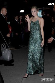 Miley Cyrus feet photo thumbnail