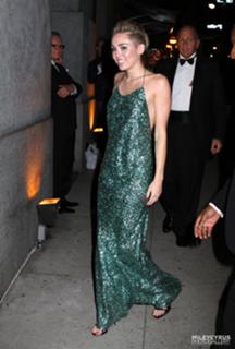 Miley Cyrus feet photo thumbnail