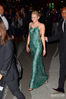 Miley Cyrus feet photo thumbnail