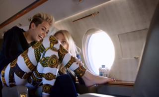 Miley Cyrus feet photo thumbnail