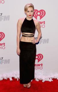 Miley Cyrus feet photo thumbnail