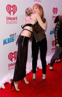 Miley Cyrus feet photo thumbnail