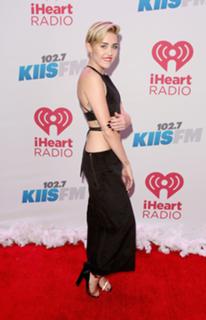 Miley Cyrus feet photo thumbnail