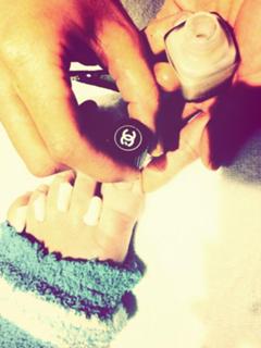 Miley Cyrus feet photo thumbnail