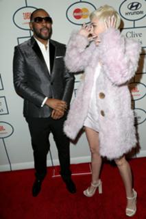 Miley Cyrus feet photo thumbnail