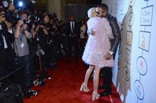 Miley Cyrus feet photo thumbnail