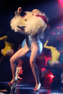 Miley Cyrus feet photo thumbnail