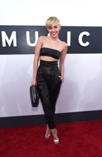 Miley Cyrus feet photo thumbnail