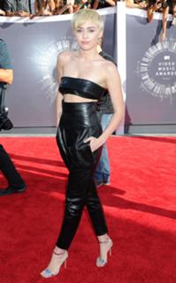 Miley Cyrus feet photo thumbnail