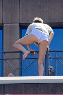 Miley Cyrus feet photo thumbnail