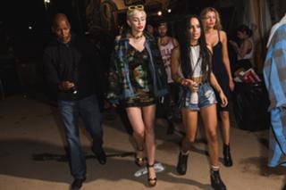 Miley Cyrus feet photo thumbnail