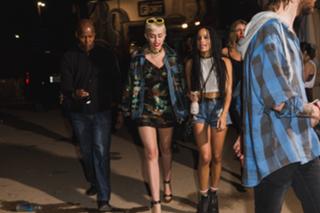 Miley Cyrus feet photo thumbnail