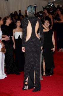 Miley Cyrus feet photo thumbnail