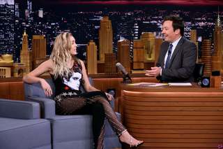 Miley Cyrus feet photo thumbnail
