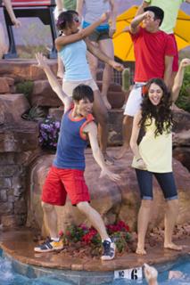 Miley Cyrus feet photo thumbnail