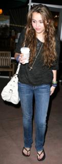 Miley Cyrus feet photo thumbnail