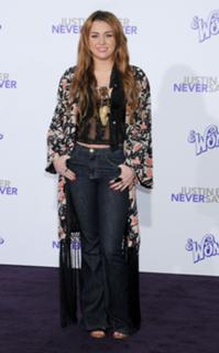 Miley Cyrus feet photo thumbnail