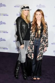 Miley Cyrus feet photo thumbnail