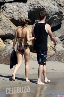 Miley Cyrus feet photo thumbnail