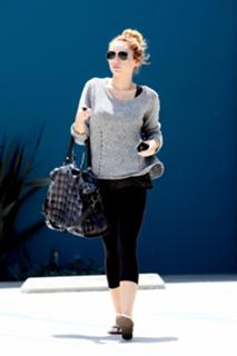 Miley Cyrus feet photo thumbnail