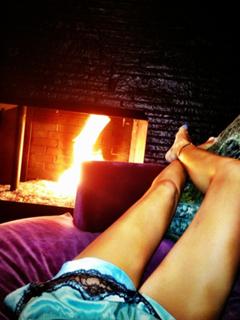 Miley Cyrus feet photo thumbnail