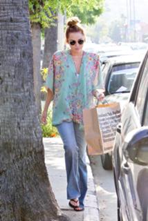 Miley Cyrus feet photo thumbnail