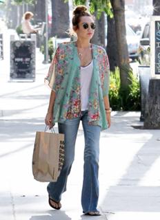 Miley Cyrus feet photo thumbnail