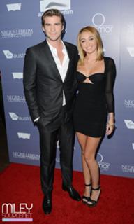 Miley Cyrus feet photo thumbnail