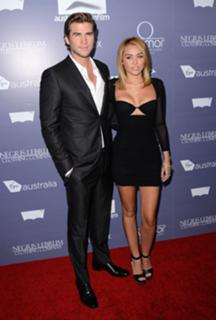 Miley Cyrus feet photo thumbnail