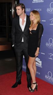 Miley Cyrus feet photo thumbnail