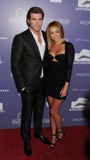 Miley Cyrus feet photo thumbnail