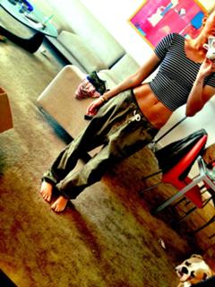 Miley Cyrus feet photo thumbnail