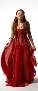 Miley Cyrus feet photo thumbnail