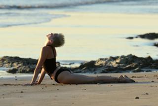 Miley Cyrus feet photo thumbnail