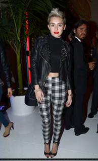 Miley Cyrus feet photo thumbnail