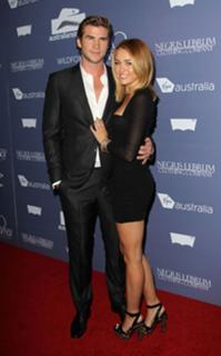 Miley Cyrus feet photo thumbnail