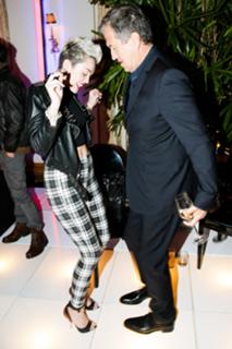 Miley Cyrus feet photo thumbnail