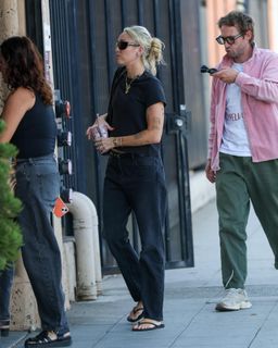 Miley Cyrus feet photo 7