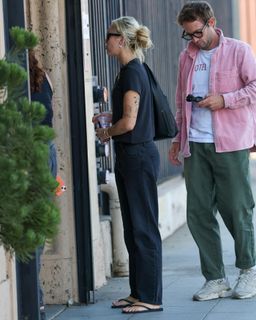 Miley Cyrus feet photo 5