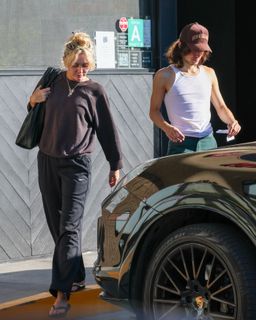 Miley Cyrus feet photo 4