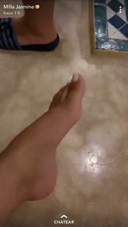 Milla Jasmine feet photo thumbnail