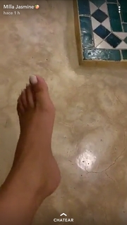 Milla Jasmine feet photo thumbnail
