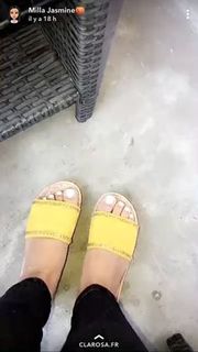 Milla Jasmine feet photo thumbnail