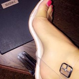 Milla Jasmine feet photo thumbnail