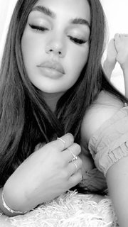 Milla Jasmine feet photo thumbnail