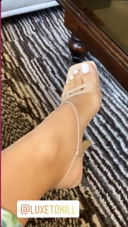 Milla Jasmine feet photo thumbnail