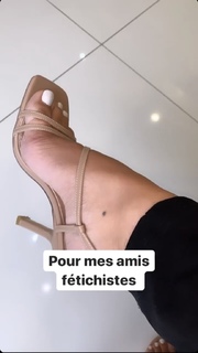 Milla Jasmine feet photo thumbnail
