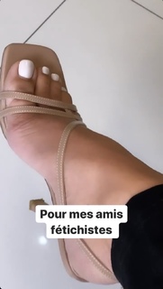 Milla Jasmine feet photo thumbnail